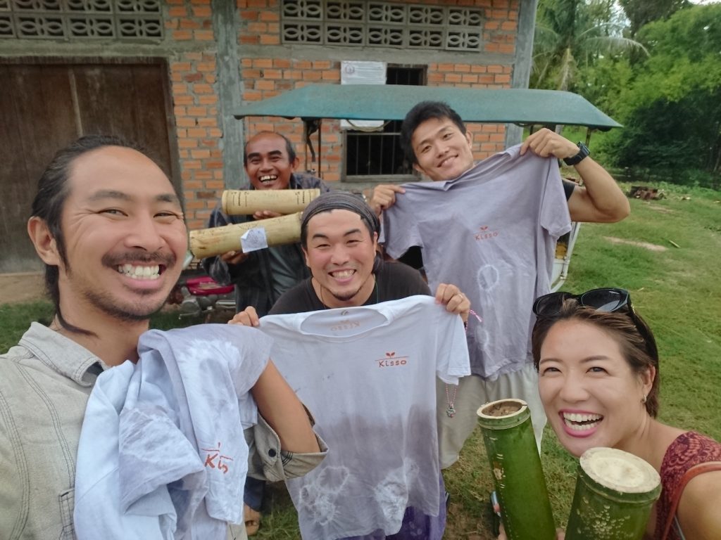 カンボジアでのKissoボランティアの成果（竹あかり、バンブースピーカー、草木染めTシャツ）