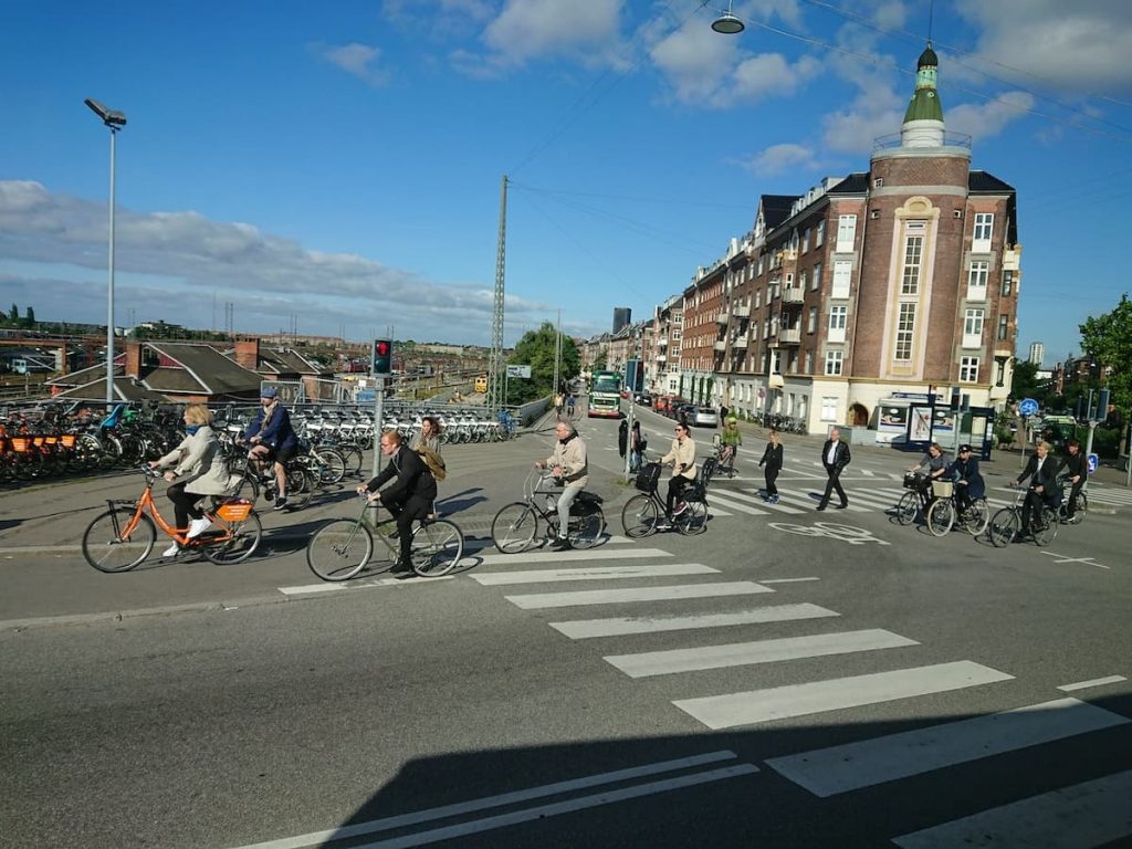通勤の時間、自転車の利用者が目立つ