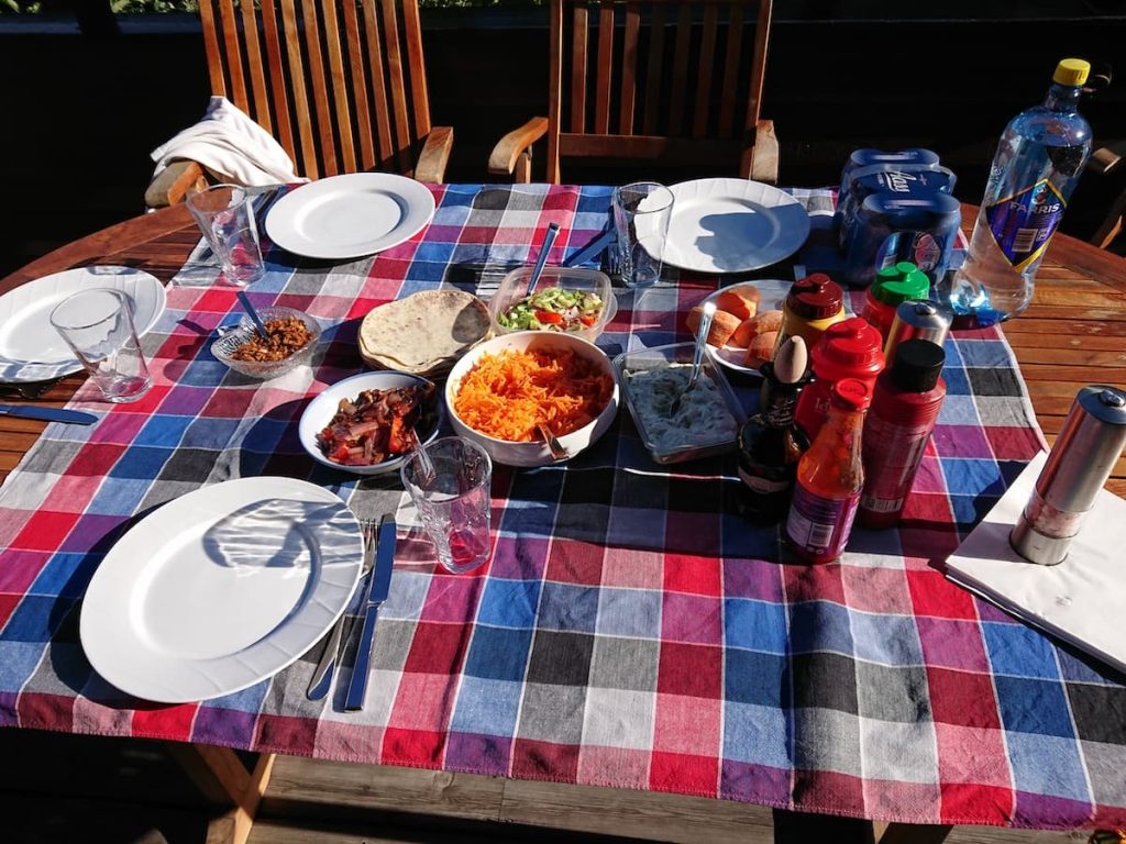 外で食べるノルウェーの食事