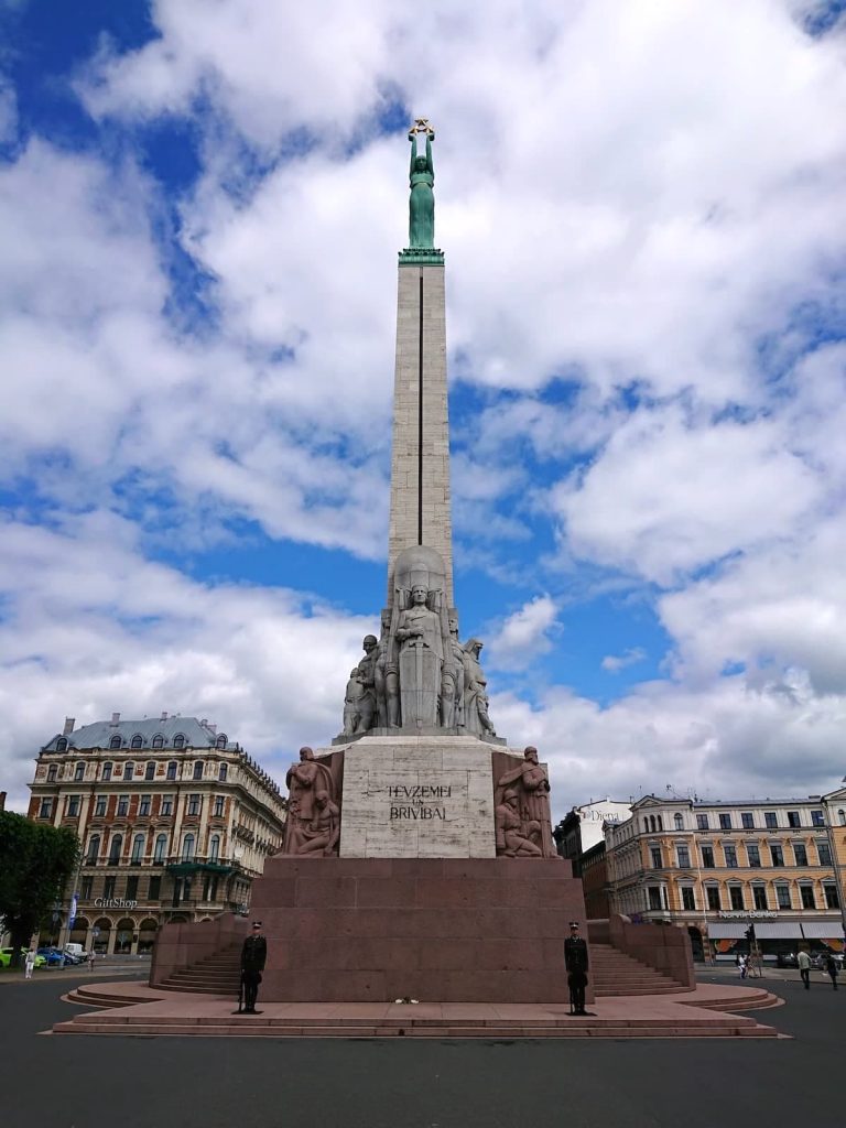 ラトビア独立戦争慰霊碑の自由の記念碑